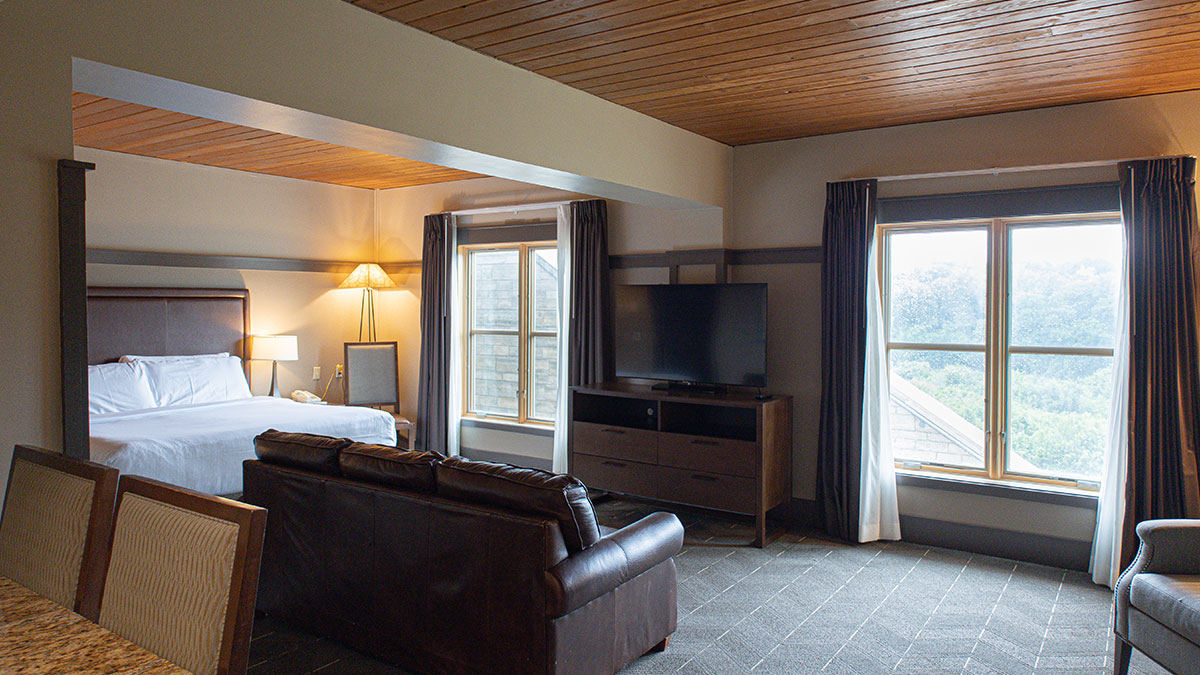 Junior King Suite with Full Kitchen at Arbor Day Farm